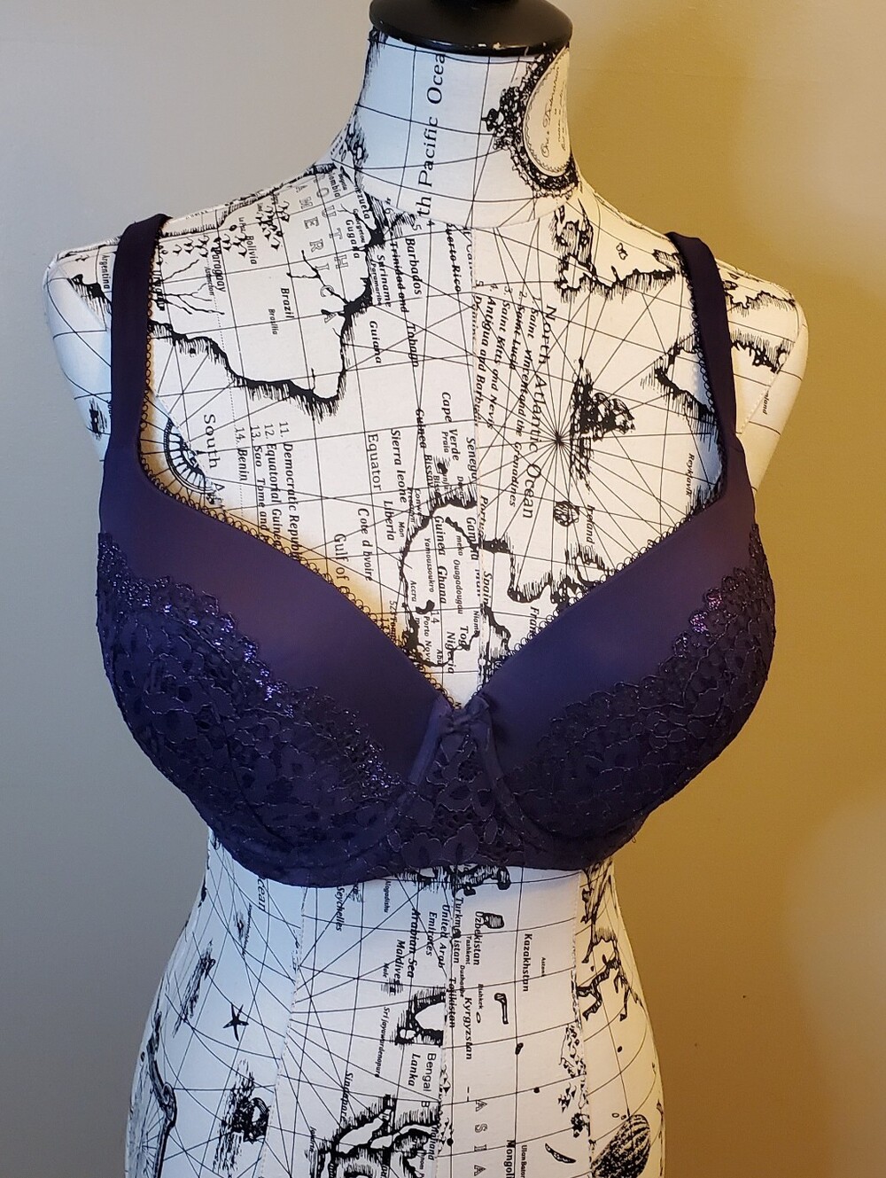 Victoria's Secret Body by Victoria Bra 38DDD Purple Lace Lined Demi Underwire